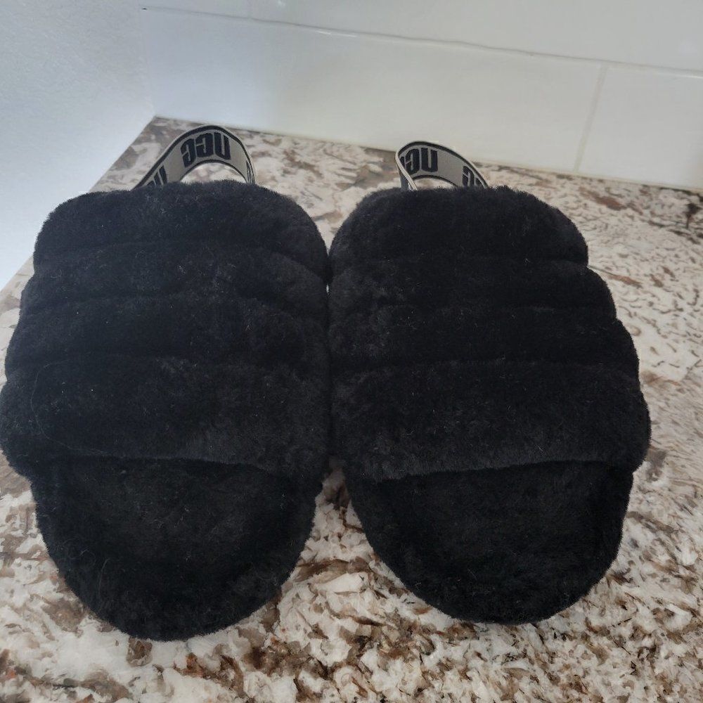 UGG Fluff Yeah Slides size 4‎